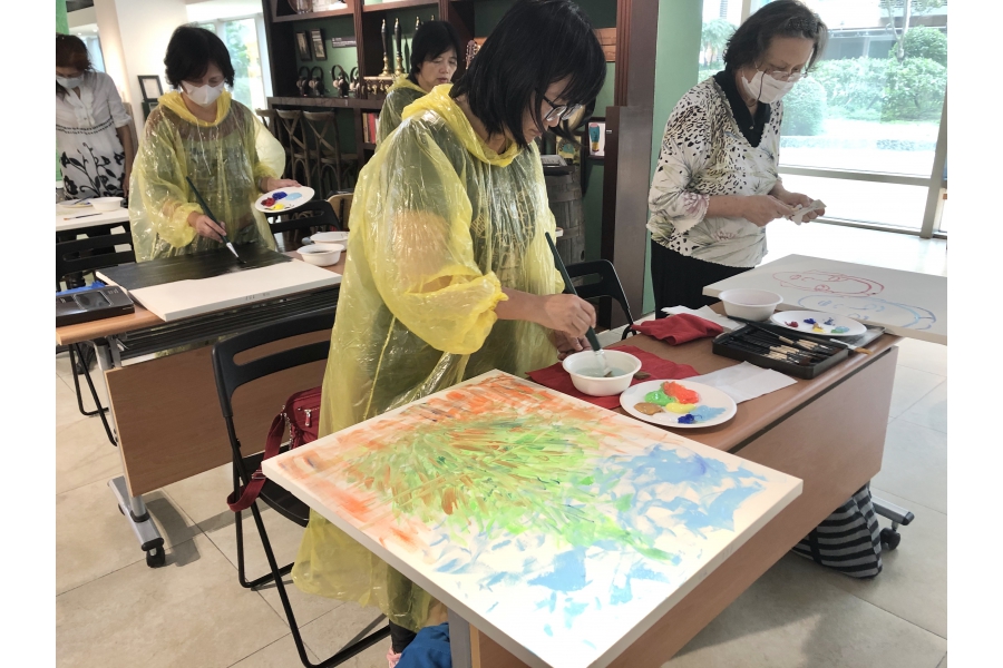 作畫中