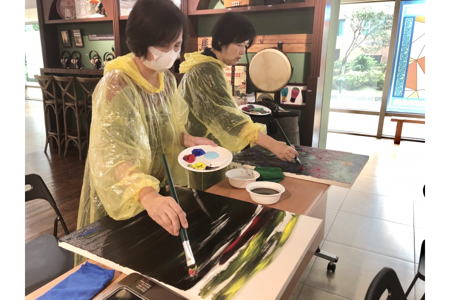 作畫中