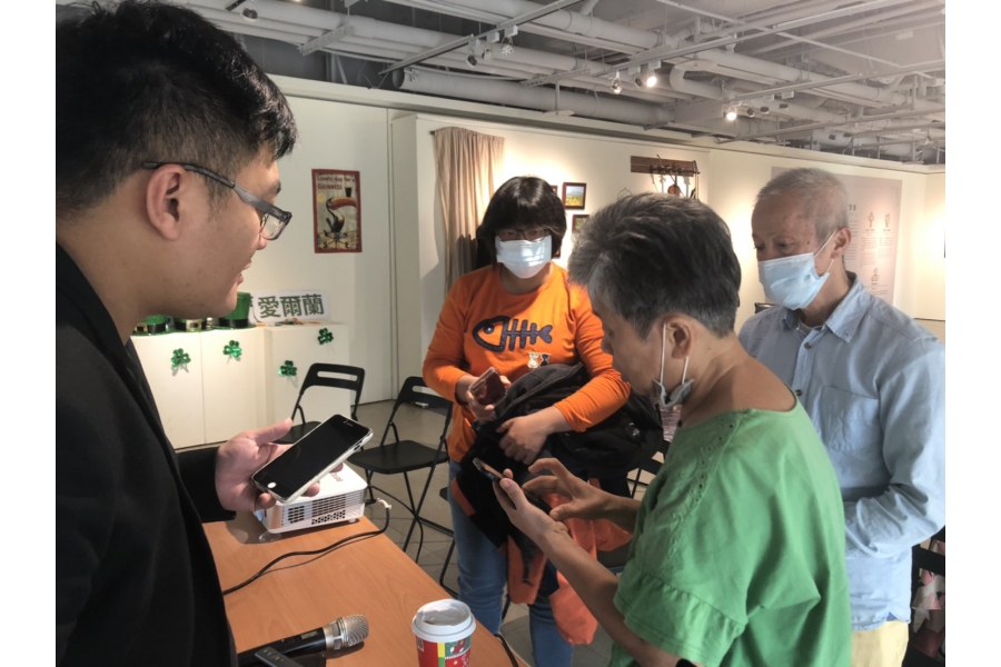 與講師交流