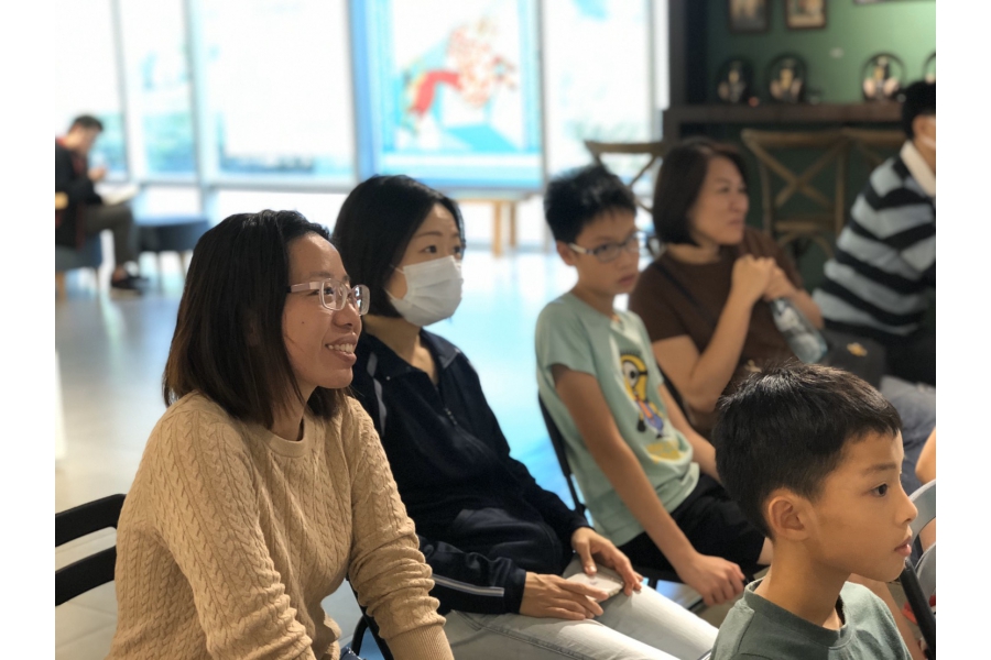 聆聽講座中