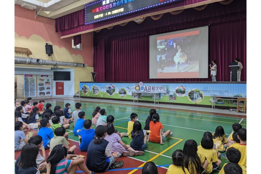 在於樂活動上看見戴著面具跳舞是很常見的喔